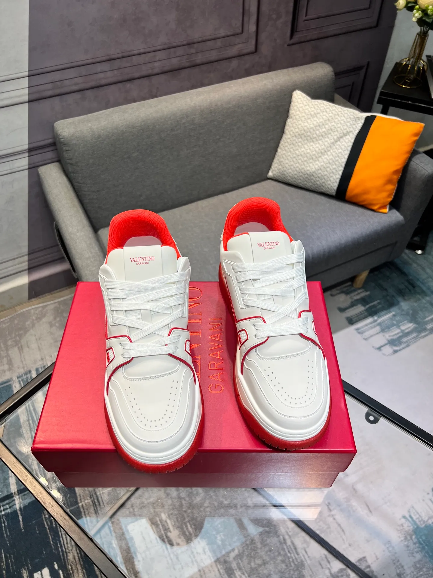 Men's Men's Shoes 💰660 Valentino 2023 early autumn new star shoes are now online! Wang Hedi and Ren Jialun have been worn by many celebrities. Who can refuse the same couple shoes as Wang Hedi! The design of Stars Stab My Heart is cool and spicy. The material of the shoes is cowhide, and every color is beautiful! Size 35-40, men’s size 39-44 (women’s 41, men’s 38, 45🉑️customized)